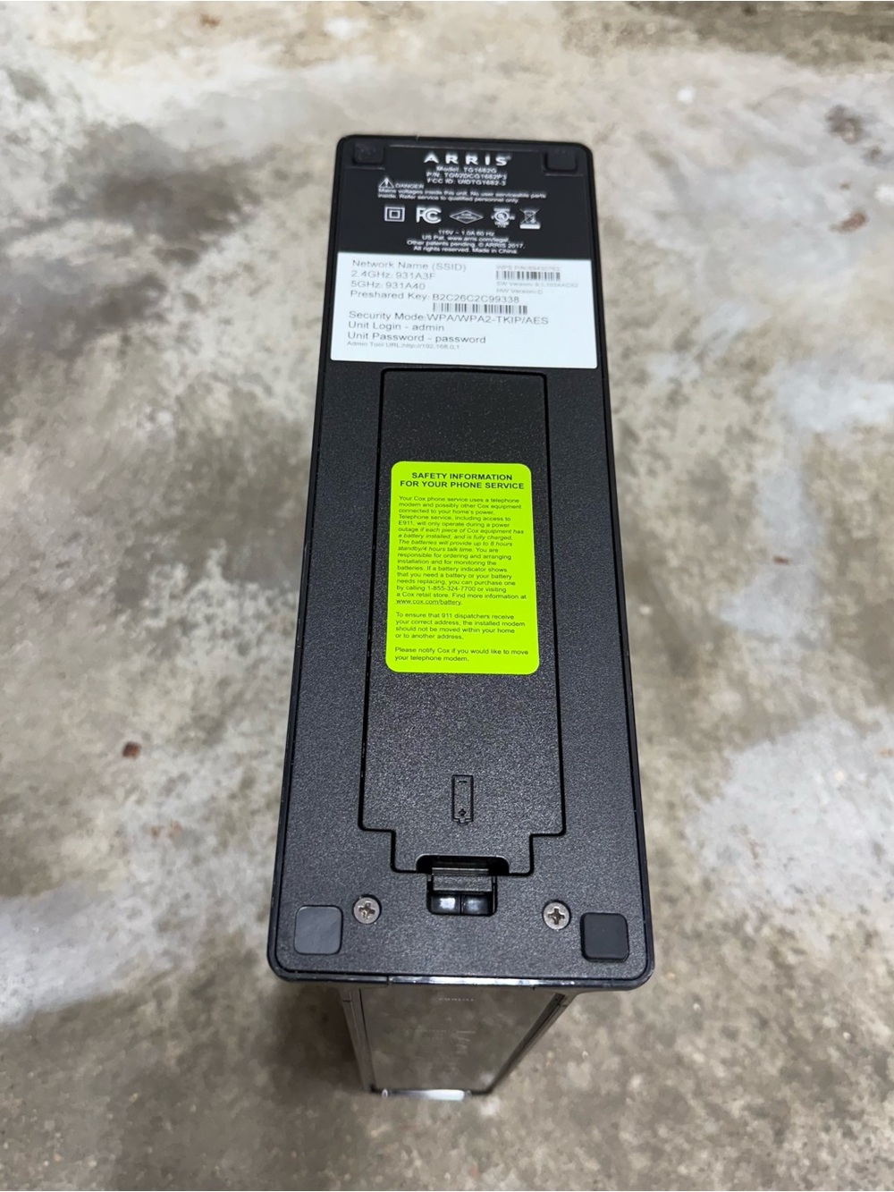Arris Panoramic TG1682G Dual Band WiFi Router Cable Modem 2.4GHz 5GHz - Picture 7 of 9